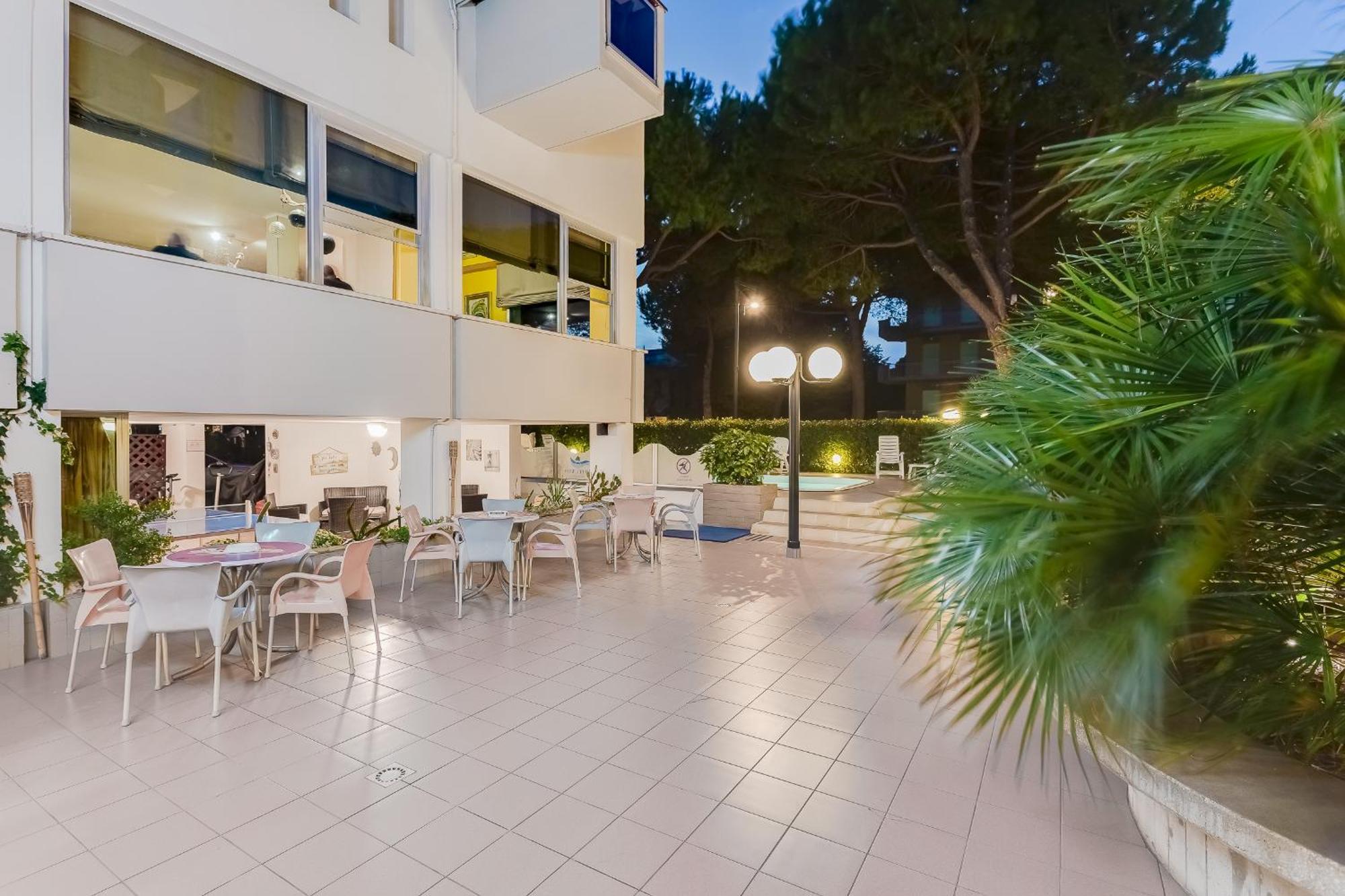 Hotel Kiss Cesenatico Exterior foto